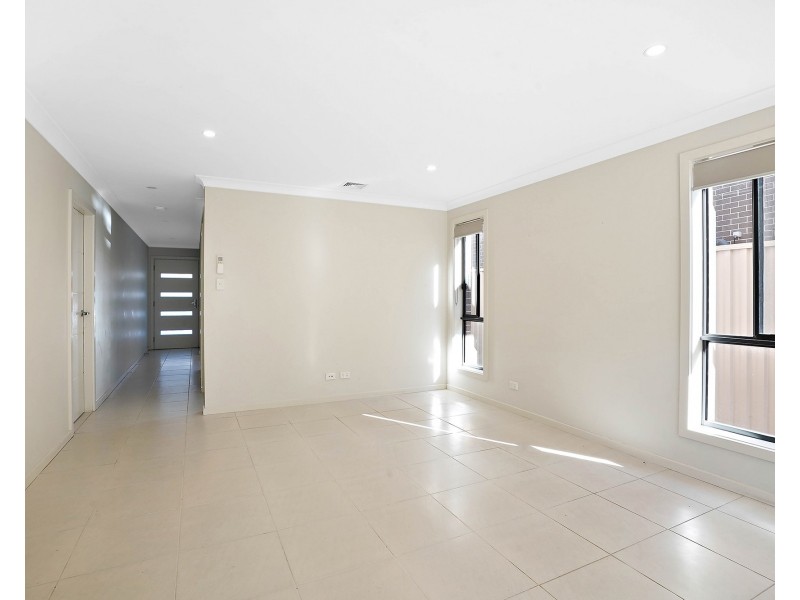 25 Alpine Place, Carnes Hill NSW 2171