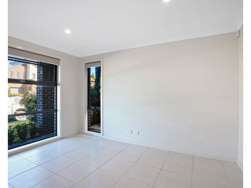 25 Alpine Place, Carnes Hill NSW 2171