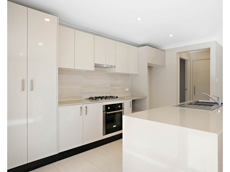 25 Alpine Place, Carnes Hill NSW 2171