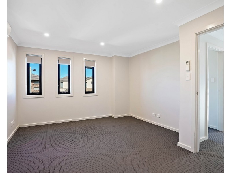 25 Alpine Place, Carnes Hill NSW 2171