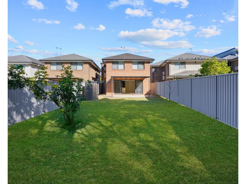 25 Alpine Place, Carnes Hill NSW 2171