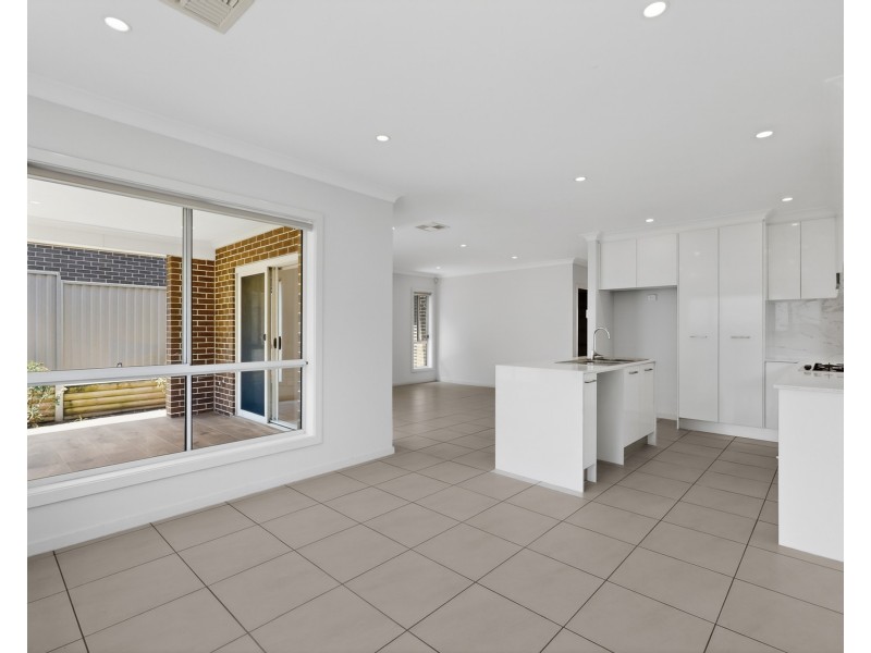 10 Albermarle Road, Glenfield NSW 2167