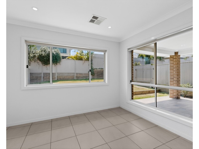 10 Albermarle Road, Glenfield NSW 2167