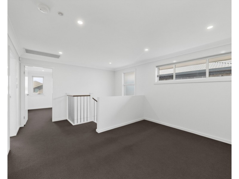 10 Albermarle Road, Glenfield NSW 2167