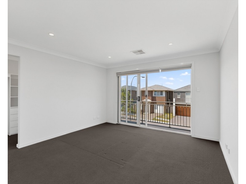 10 Albermarle Road, Glenfield NSW 2167