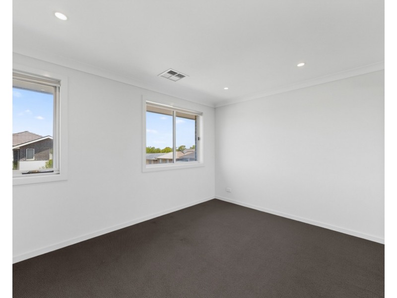 10 Albermarle Road, Glenfield NSW 2167