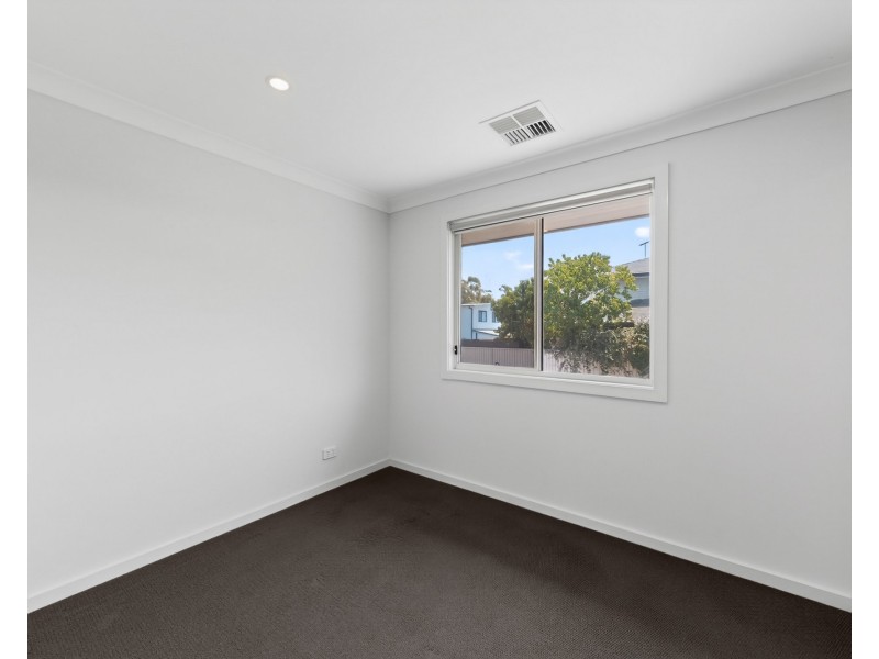 10 Albermarle Road, Glenfield NSW 2167