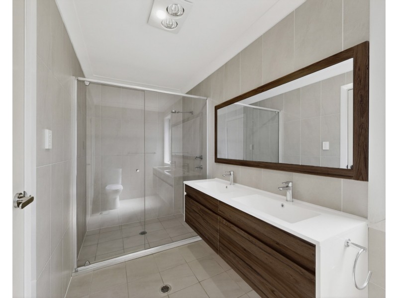 10 Albermarle Road, Glenfield NSW 2167