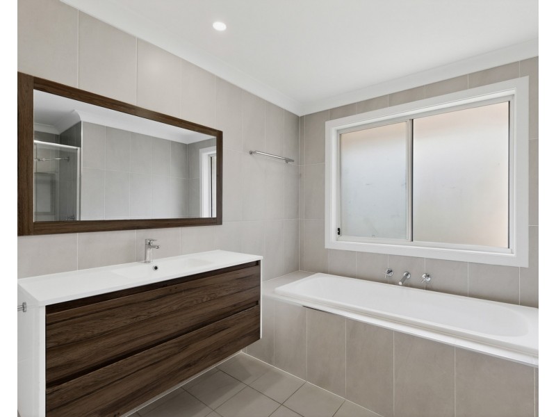 10 Albermarle Road, Glenfield NSW 2167