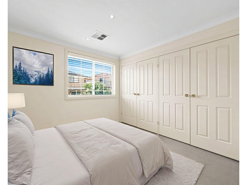 12 Howard Close, Green Valley NSW 2168