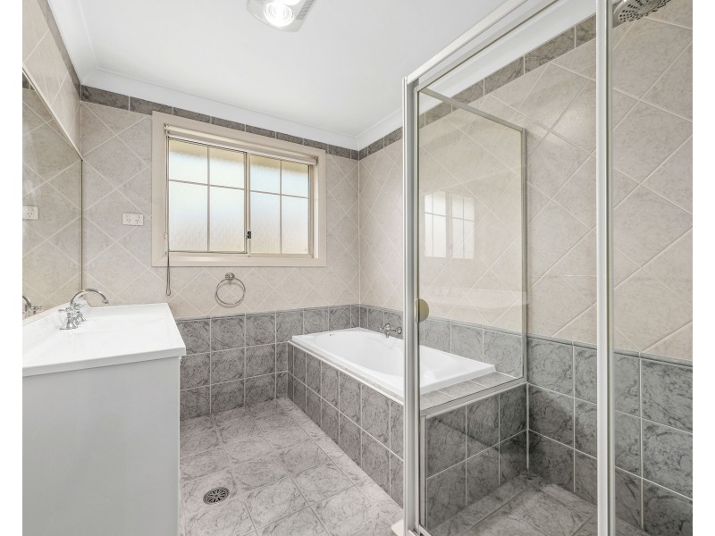 12 Howard Close, Green Valley NSW 2168