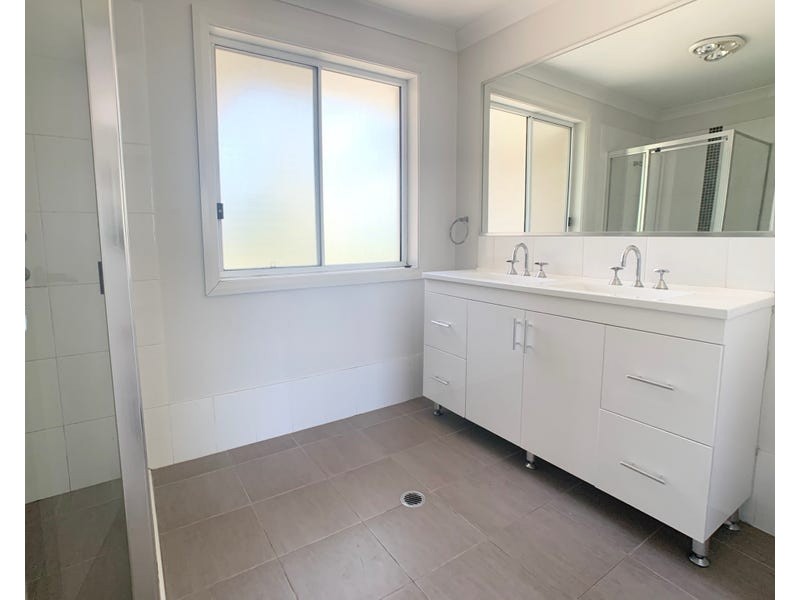 9 Rowan Place, Prestons NSW 2170