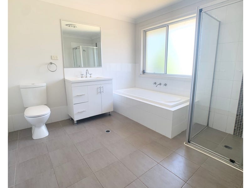 9 Rowan Place, Prestons NSW 2170