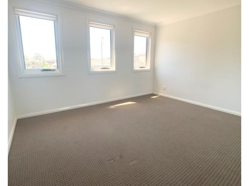 9 Rowan Place, Prestons NSW 2170