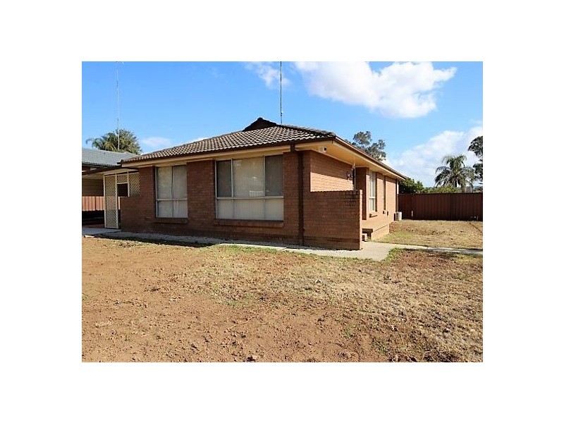 1 Farmview Drive, Cranebrook NSW 2749