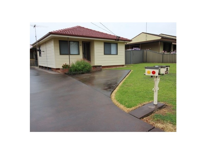 62 College Street, Cambridge Park NSW 2747