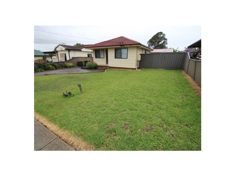 62 College Street, Cambridge Park NSW 2747