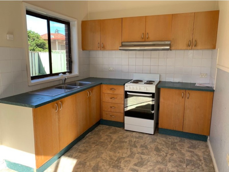 1/4 Kenarf Close, Kingswood NSW 2747