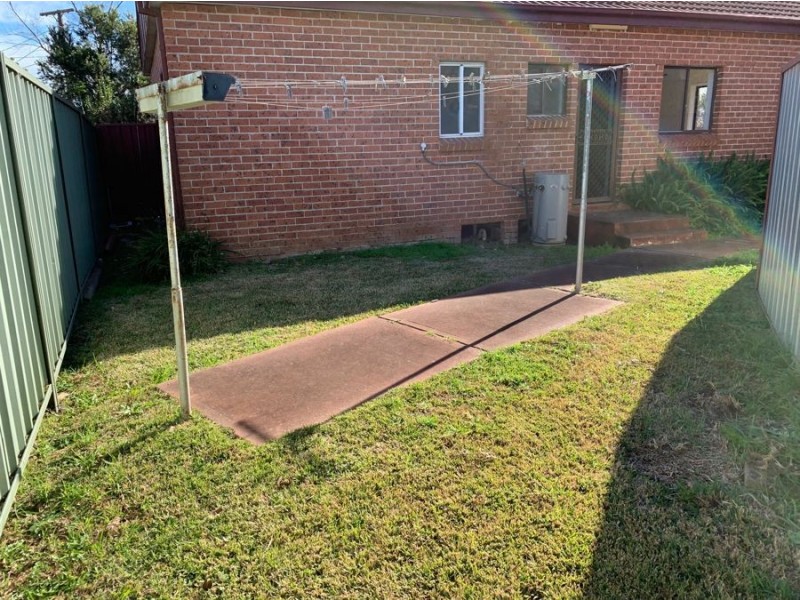 1/4 Kenarf Close, Kingswood NSW 2747