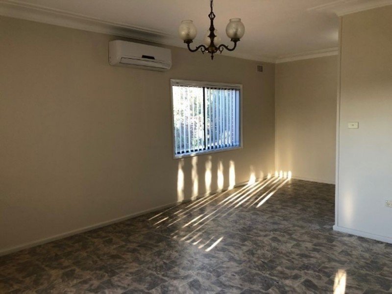 1/4 Kenarf Close, Kingswood NSW 2747