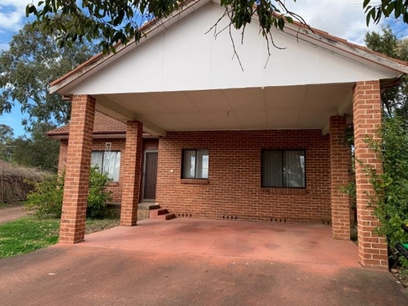 1/4 Kenarf Close, Kingswood NSW 2747