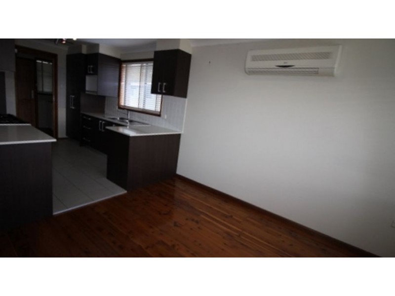 9 Burton St, Werrington County NSW 2747