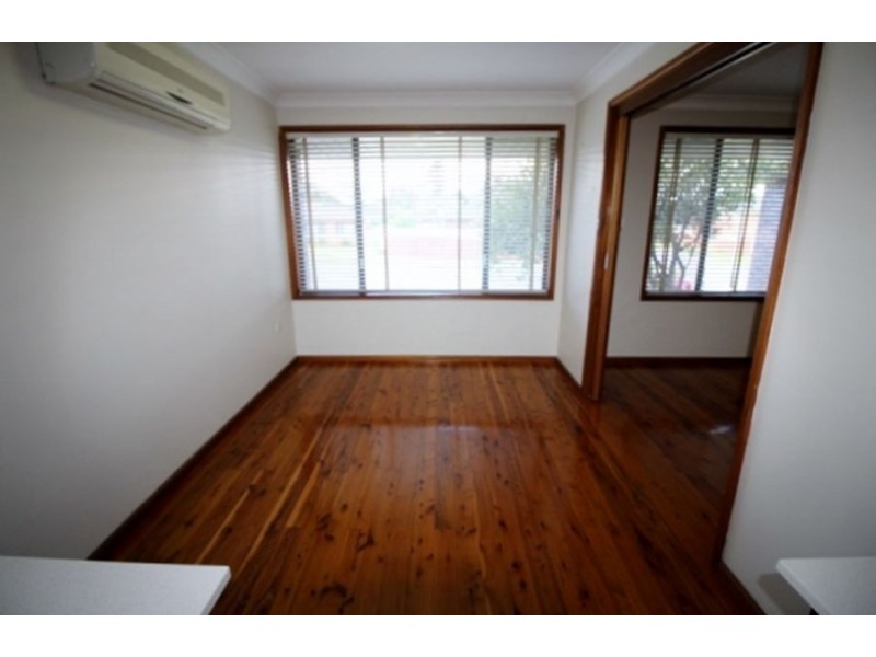 9 Burton St, Werrington County NSW 2747