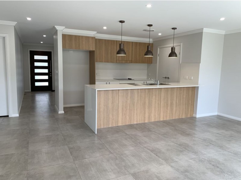 2 Tench Cl (Corner or Townsend Rd), North Richmond NSW 2754