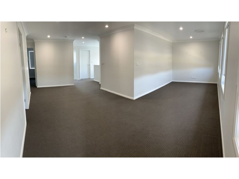 2 Tench Cl (Corner or Townsend Rd), North Richmond NSW 2754