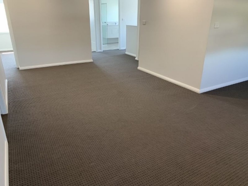 2 Tench Cl (Corner or Townsend Rd), North Richmond NSW 2754