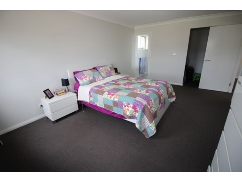 2 Tench Cl (Corner or Townsend Rd), North Richmond NSW 2754