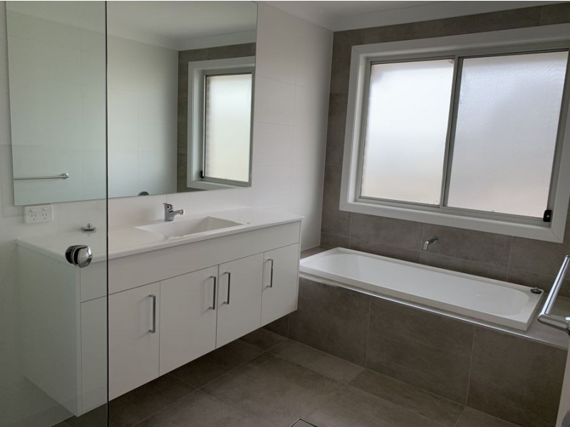 2 Tench Cl (Corner or Townsend Rd), North Richmond NSW 2754