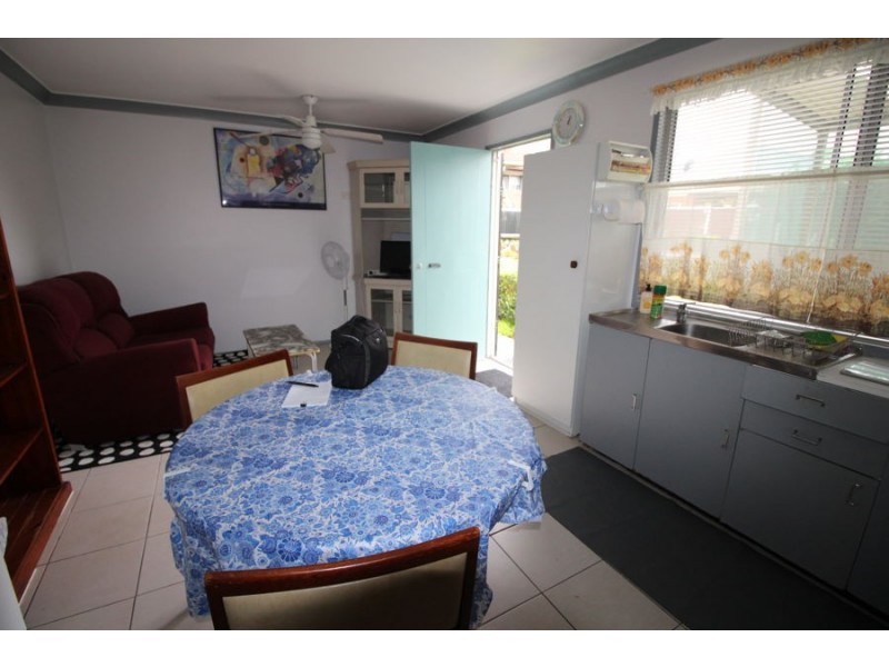 42 (Flat) Rugby Street, Cambridge Park NSW 2747