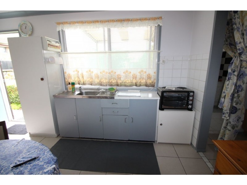 42 (Flat) Rugby Street, Cambridge Park NSW 2747