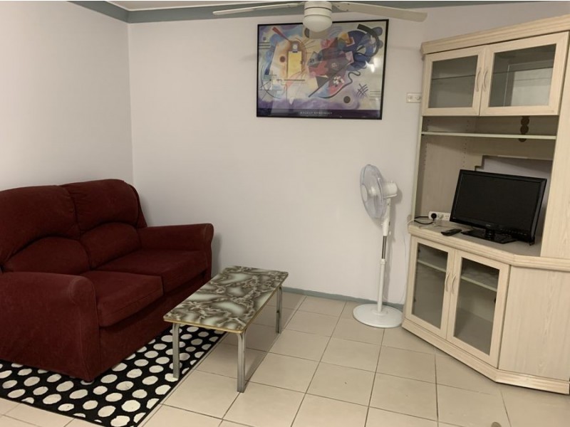 42 (Flat) Rugby Street, Cambridge Park NSW 2747