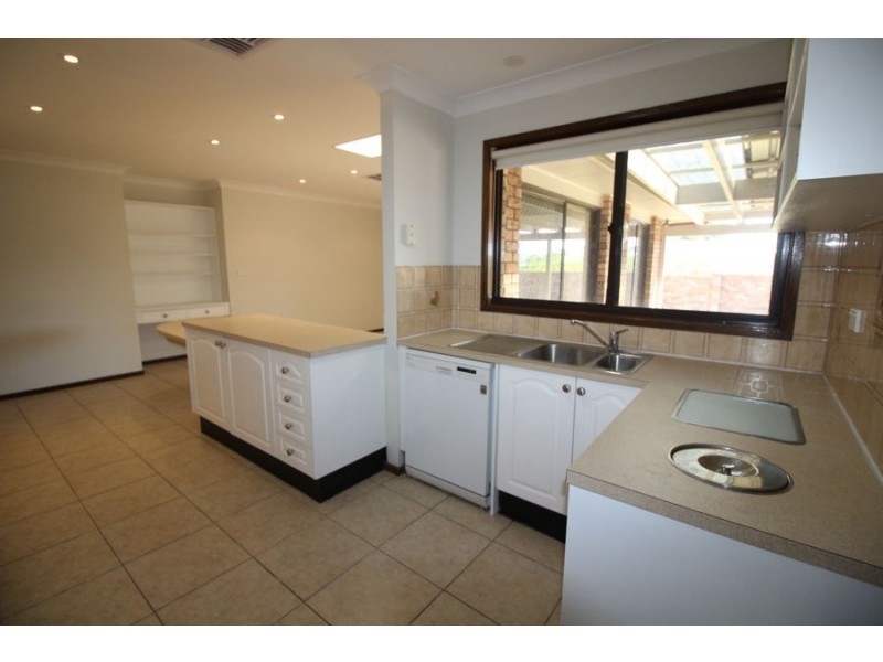 10 Holmegate Crescent, Cranebrook NSW 2749