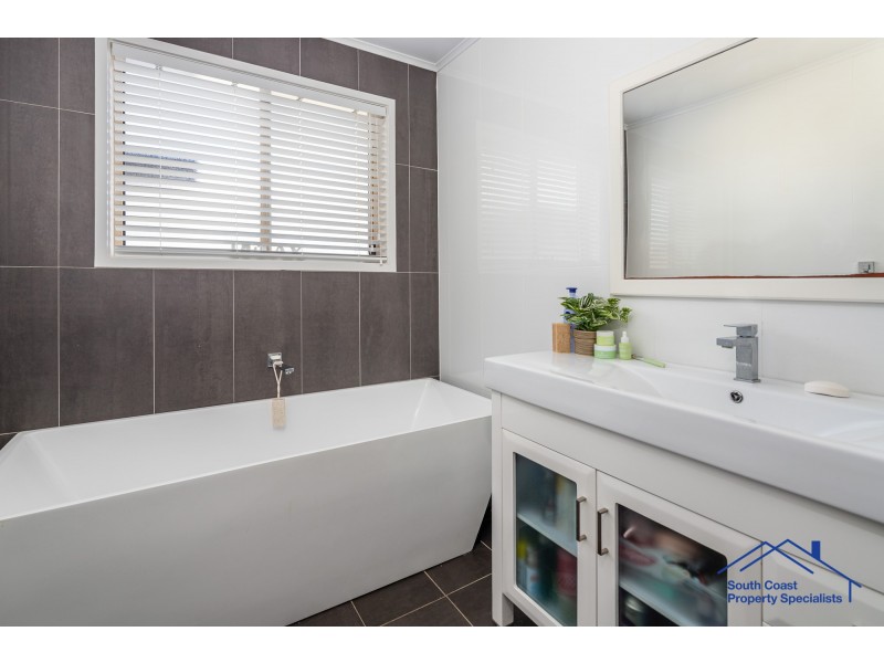 27 Wentworth Avenue, Sunshine Bay NSW 2536