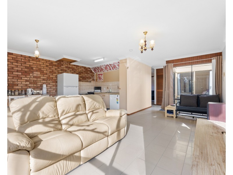 2/6 Eric Fenning Drive, Surf Beach NSW 2536