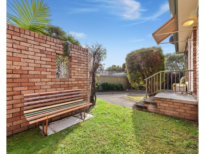 2/6 Eric Fenning Drive, Surf Beach NSW 2536