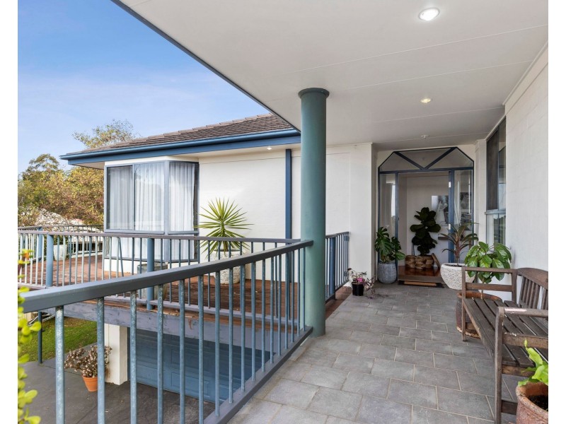11 LAWSON PLACE, Sunshine Bay NSW 2536