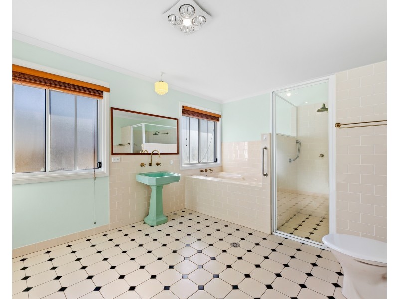 31 Hilltop Crescent, Surf Beach NSW 2536