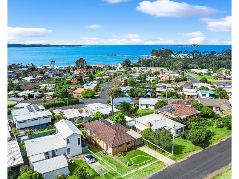 9 Ocean Road, Batehaven NSW 2536