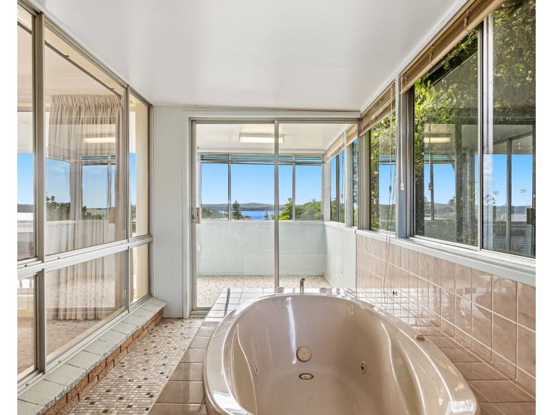 9 Ocean Road, Batehaven NSW 2536