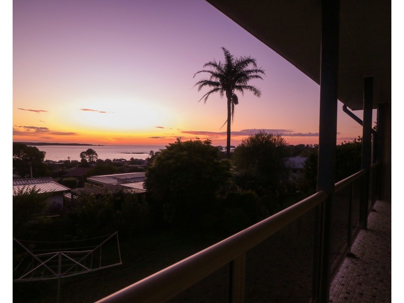 9 Ocean Road, Batehaven NSW 2536