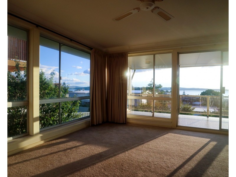 9 Ocean Road, Batehaven NSW 2536