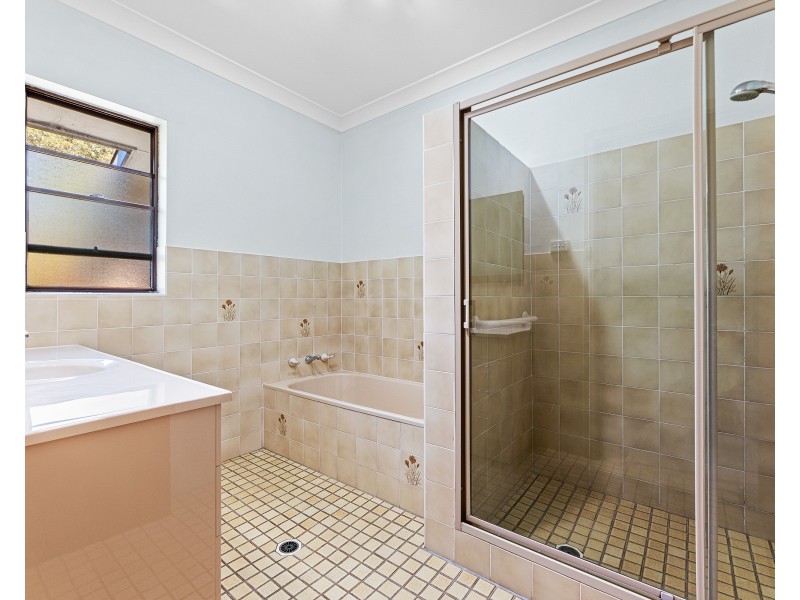 10 Beechwood Court, Sunshine Bay NSW 2536