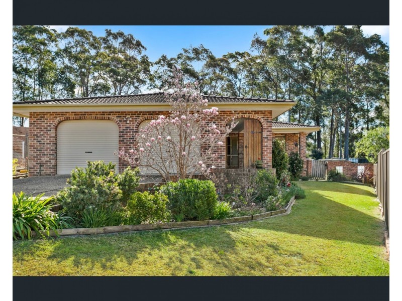 4 Eyre Place, Sunshine Bay NSW 2536