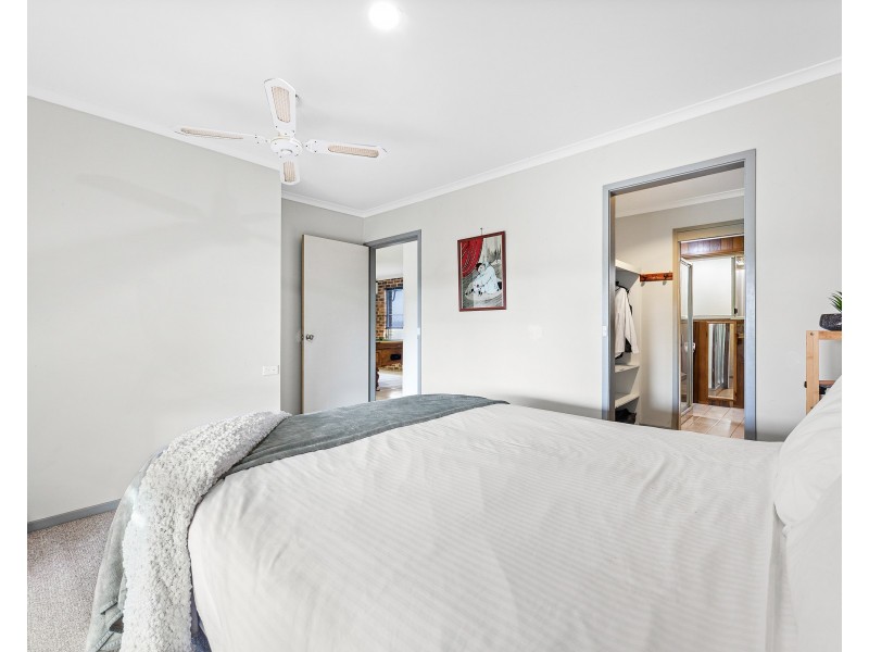 4 Eyre Place, Sunshine Bay NSW 2536