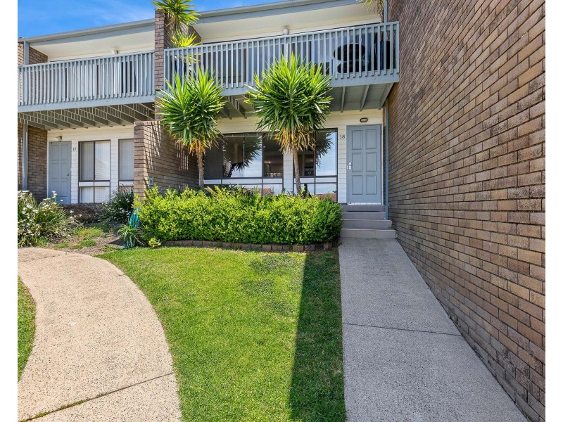 18/1 Calton Road, Batehaven NSW 2536