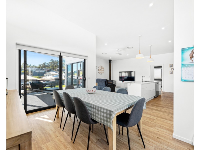 92 SYLVAN STREET, Malua Bay NSW 2536